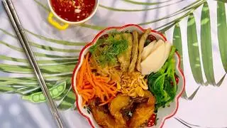 Hình ảnh Bánh đa cá giòn trộn