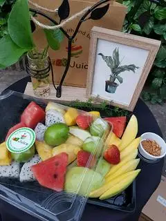 Trái cây thập cẩm hộp chấm muối 800gr - 85.000 ₫ tại 123 Juicy - Nước Ép Trái Cây Tươi - Nam Kỳ Khởi Nghĩa