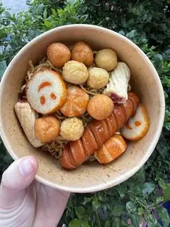 Hình ảnh Mì indomie cá viên