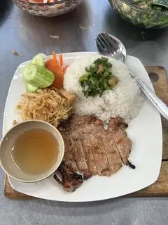 Hình ảnh Cơm Tấm: Sườn Bì