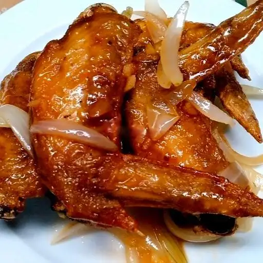 Cơm gà chiên nước mắm - 80.000 ₫ tại Triều Ký - Cơm Gà Xối Mỡ & Hủ Tiếu Xào - Quang Trung