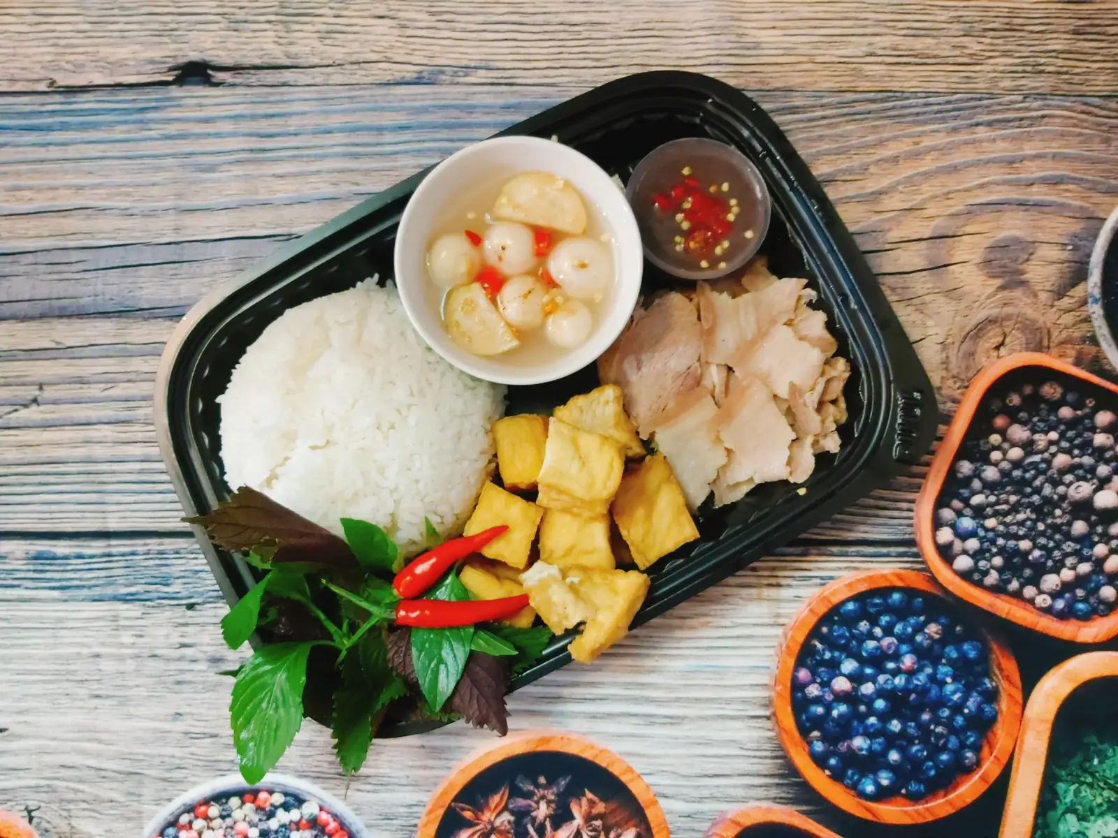 Cơm thịt luộc - đậu - cà pháo - mắm tôm - 52.000 ₫ tại HP Food - Điểm Tâm - Ăn Vặt - Đường Số 1