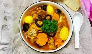 Gà nấu nấm nui - 55.000 ₫ tại Quán Bò Kho - Hủ Tiếu Bò Kho & Gà Nấu Nấm - Đường Số 22