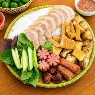 Hình ảnh Suất bún ăn cả thế giới