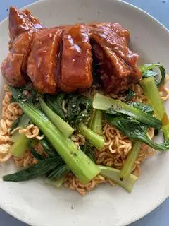 Hình ảnh Mì trộn ức gà sa tế