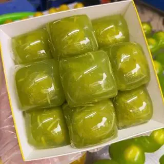 Hình ảnh xu xê nhân cốm xào dừa hộp 10 cái