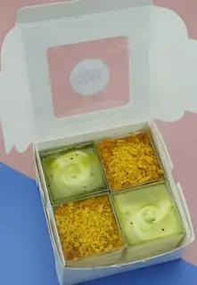 Mousse (Dâu/Chanh dây/Kiwi) x Bông lan trứng muối - 233.500 ₫ tại Tiệm Bánh Chic Cakes and More - Ngô Tất Tố