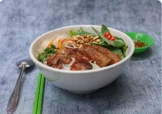 bún thịt nướng đầy đủ - 50.000 ₫ tại Chị Út - Cơm Tấm & Bún Thịt Nướng