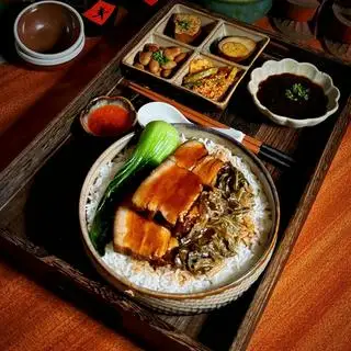 Cơm thịt kho tàu với dưa cải muối - 173.000 ₫ tại Lao Lu Guan - Quán Kho Xưa - Lý Tự Trọng
