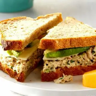 Tuna brown bread sandwich - bánh mì sandwich đen kẹp cá ngừ - 59.000 ₫ tại The Organic Juice - Légumes - Nguyễn Cừ
