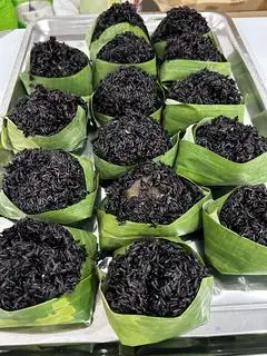 xôi khúc gạo lứt - 61.000 ₫ tại Xôi Khúc Gia Truyền  - Hậu Giang