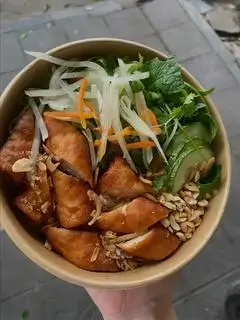 Hình ảnh Bún Trộn Nem Nướng