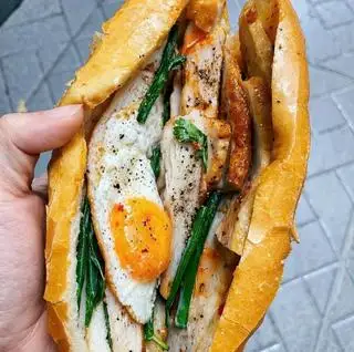 Bánh mì chả cá - trứng - 40.000 ₫ tại Bánh Mì Chả Cá Phan Rang Gia Huy - Đường Số 10