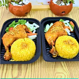 COMBO 2 phần cơm gà ĐÙI TO nhúng sốt MẮM TỎI + kèm canh - 145.000 ₫ tại Cơm Gà & Cơm Tấm Sườn Vạn Phúc - Đinh Thị Thi