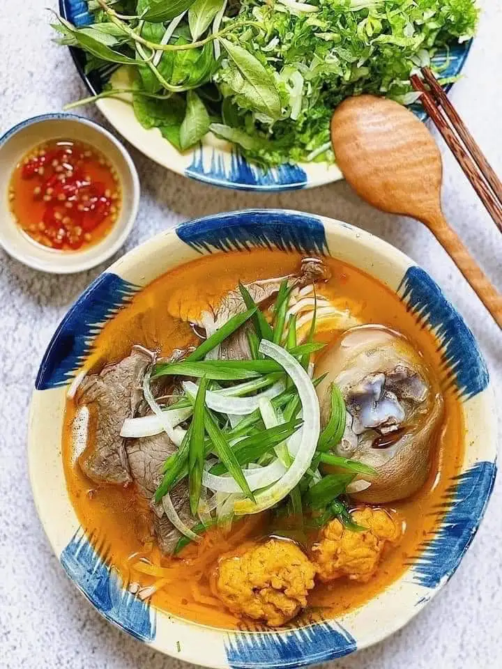 Hình ảnh Bún Bò Huế Đầy Đủ