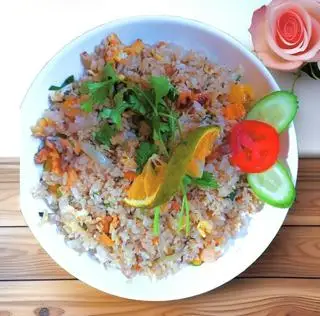 Cơm chiên cá hồi & hến - 65.000 ₫ tại TONY Ngon Quán - Mỳ, Miến & Cơm Chiên - Hoà Bình