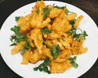 Chân Gà Rút Xương Chiên Mắm Tỏi (250gr) - 89.000 ₫ tại Ẩm Thực Thanh Thúy - Cá Viên Chiên Nước Mắm, Gà Rán & Ăn Vặt - Xóm Chiếu