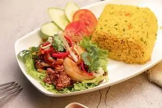 Hình ảnh Cơm chiên bò sốt chua cay