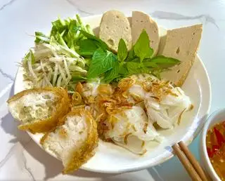 Bánh ướt thập cẩm đặc biệt - 35.000 ₫ tại Dì Tư Gia Truyền - Canh Bún, Bún Riêu Cua & Bánh Ướt - Trần Xuân Soạn