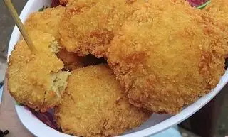 Hình ảnh Combo 10 bánh gà chiên