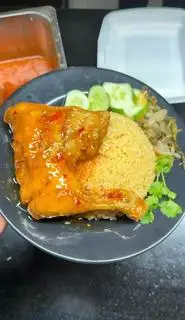Hình ảnh Cơm gà góc tư khổng lồ