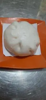 Bánh bao thịt 2 trứng cút - trứng muối - 28.000 ₫ tại Bún Bò Huế Hương Loan - Bánh Bao & Bánh Giò - Đường Số 3