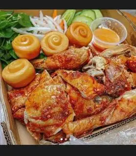 Hình ảnh combo 4 (1 Con Gà nướng + 4 bánh bao)