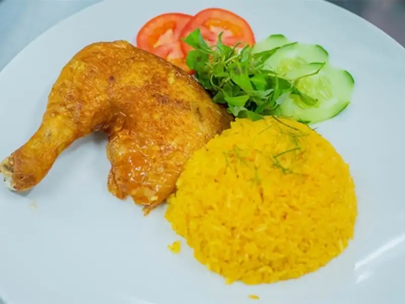 Cơm Gà Xối Mỡ( Góc Tư) - 75.000 ₫ tại A KÌA Cơm Gà Xối Mỡ & Ăn Vặt - Nguyễn Oanh