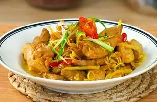 Tiết Kiệm 3: Gà Xào Sả Ớt & Cơm + Canh Khoai Mỡ Nhỏ Thịt Bầm + Free Coke 390ml - 99.000 ₫ tại Cơm Việt - Bún Thịt Xào & Bún Thịt Nướng - Phạm Ngũ Lão