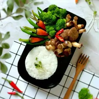 Cơm bò chay xào nấm - stir-fried vegetarian beef with mushroom - 40.000 ₫ tại An - Món Chay Healthy Box - Vạn Kiếp