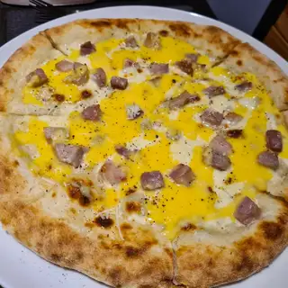 Carbonara pizza - size 24cm - 239.000 ₫ tại Red&Round Pizza and More - Đường Nội Khu Hưng Gia 2