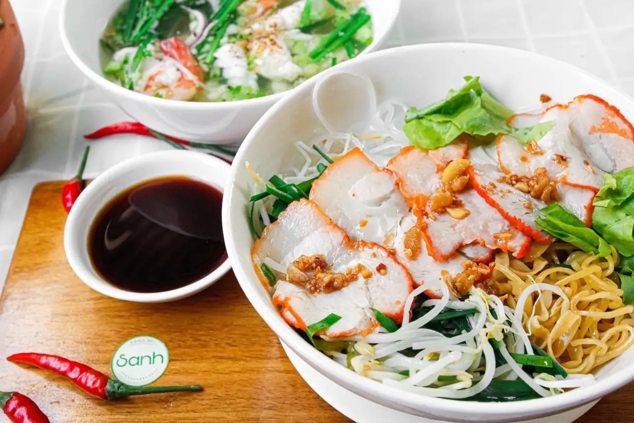 Hình ảnh Hủ tiếu mì hoành thánh đặc biệt khô
