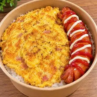 Hình ảnh Cơm Phủ Trứng Xúc Xích 