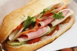 Bánh mì thịt chả đầy đủ - 27.000 ₫ tại Bánh Mì Hà Nội Đức Hậu - Lê Văn Duyệt