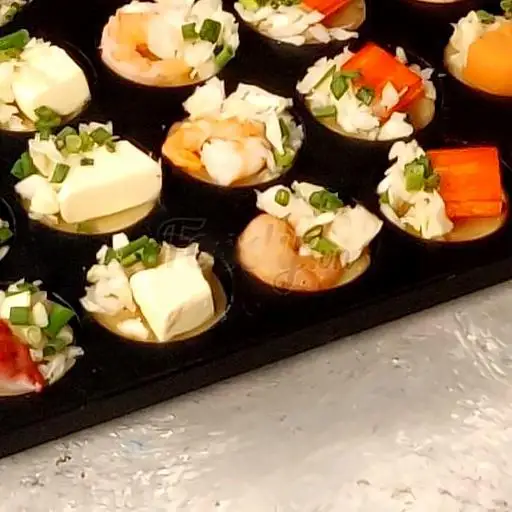 Takoyaki 6 viên: 3 Phô mai, 1 xúc xích, 1 cua, 1 sò - 40.000 ₫ tại Takoyaki Tân Phước - Lý Thường Kiệt