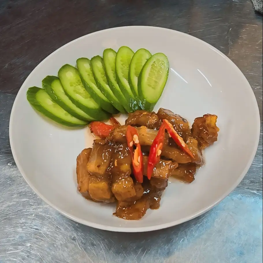 Cơm tấm THỊT XÀO MẮM.RUỐC - 45.000 ₫ tại Bếp Nhà Bao Tiểu Thư - Cơm Tấm Long Xuyên & Bánh Tằm Bì - Đào Cam Mộc
