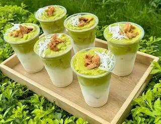 Hình ảnh Bơ già dừa non