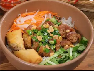 Bún thịt nướng - chả giò - 40.000 ₫ tại Ken's House - Tea, Coffee & Fastfood - Lý Chiêu Hoàng