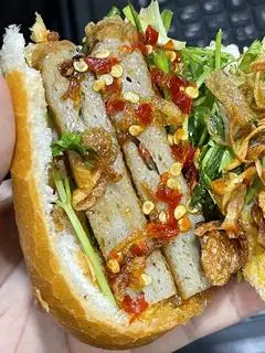 Bánh mì chả cá Nha Trang mắm kẹo  - 35.000 ₫ tại Bánh Mì Út Thương - Coffee & Tea - Tôn Thất Tùng