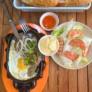 Hình ảnh steak sốt trứng muối 