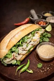 Bánh mì chả bò gân - 38.000 ₫ tại Bánh Mì A Chùm - Đường 9M