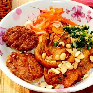Bún thịt nướng nem - không chả giò - 65.000 ₫ tại Bún Thịt Nướng Hoàng Văn - Chấn Hưng