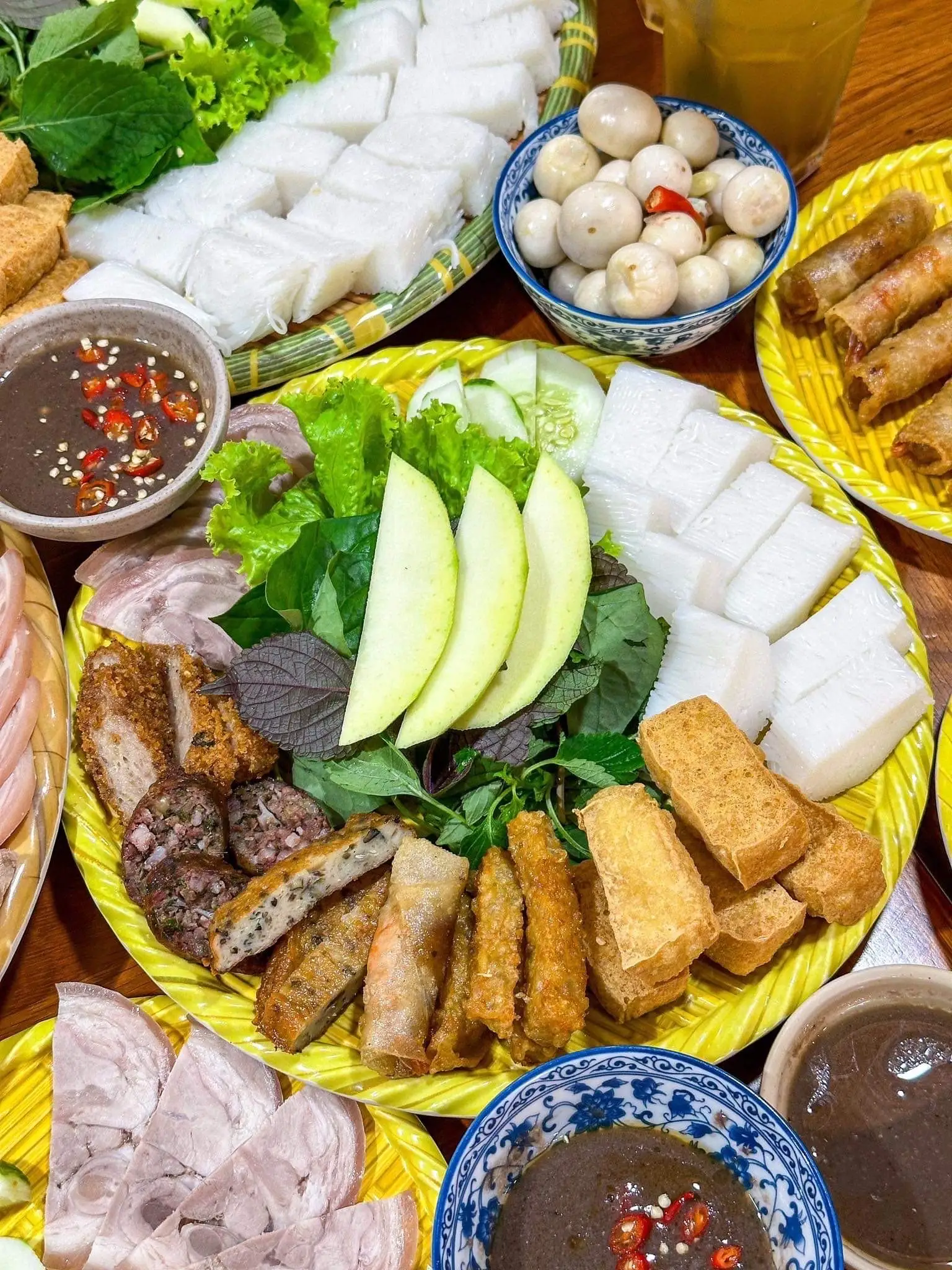 Bún đậu thập cẩm 1 người - 79.000 ₫ tại Bún Đậu Mắm Tôm Đệ Nhất Quán - Xô Viết Nghệ Tĩnh 
