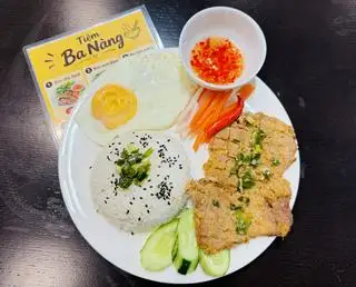 Hình ảnh Cơm thịt nạc dăm nướng + trứng ốp la
