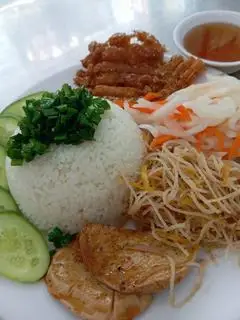 Cơm Tấm Sườn Bì Chả Chay - 36.000 ₫ tại Quán Chay Tâm Đức - Minh Phụng