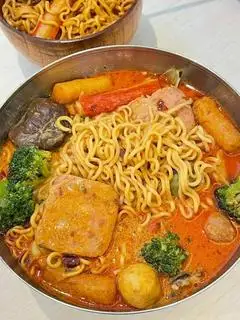 Malatang mì hoặc miến canh cay tê thập cẩm麻辣烫一人套餐 - 82.000 ₫ tại Dong Bei Malatang - Mì Cay Tê - Đường Chợ Lớn