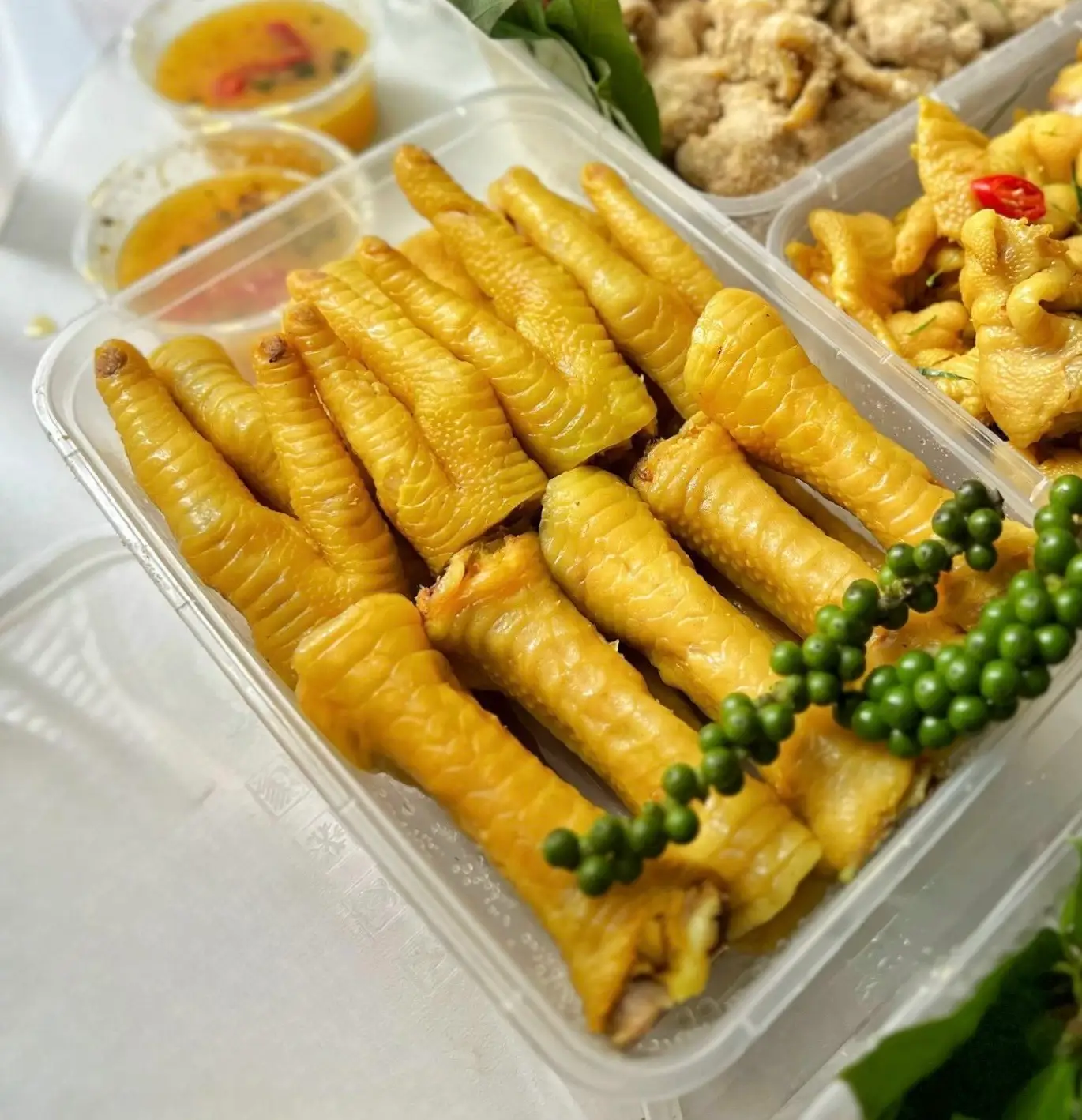 Hình ảnh Chân gà có xương hấp thảo mộc