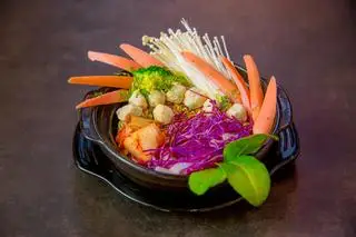 Hình ảnh Mì Cay Xúc Xích Cá Viên