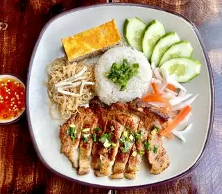 Cơm tấm sườn -bì -chả - 98.000 ₫ tại Cơm Tấm Lu Dì Út - Nguyễn Thị Thập