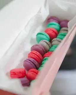 Hộp 40 bánh Macaron Mini - 184.000 ₫ tại Mon Ami Bakery - Tô Hiến Thành